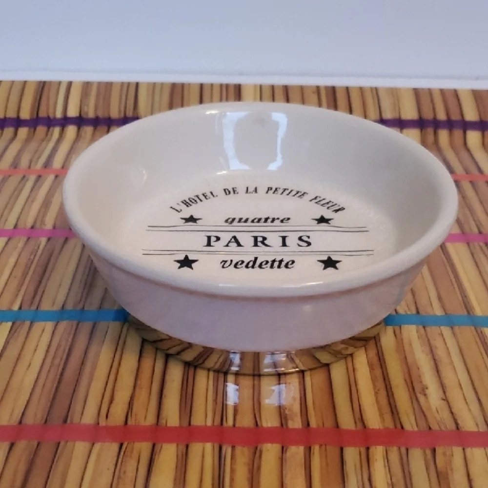 French L'Hotel De La Petite Fleur Paris Themed Soap Dish